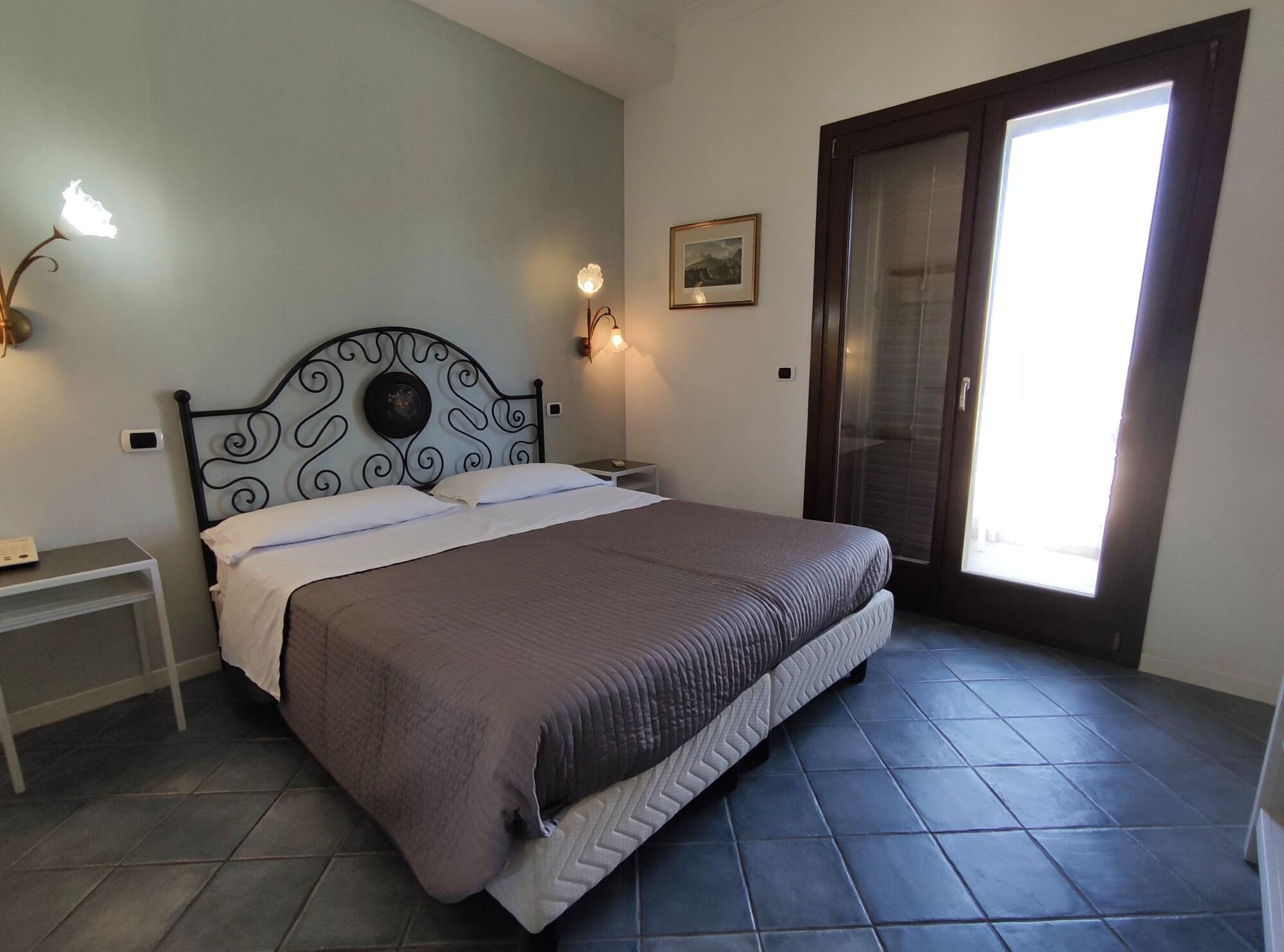La Rosa Sul Mare Aparthotel Szirakúza Kültér fotó